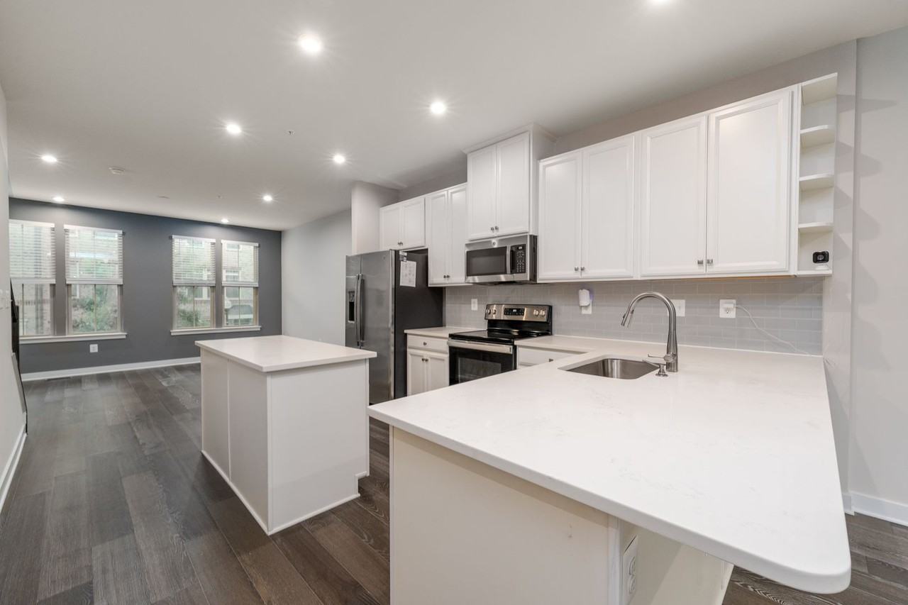 232 S Newkirk St - Photo 6 of 26
