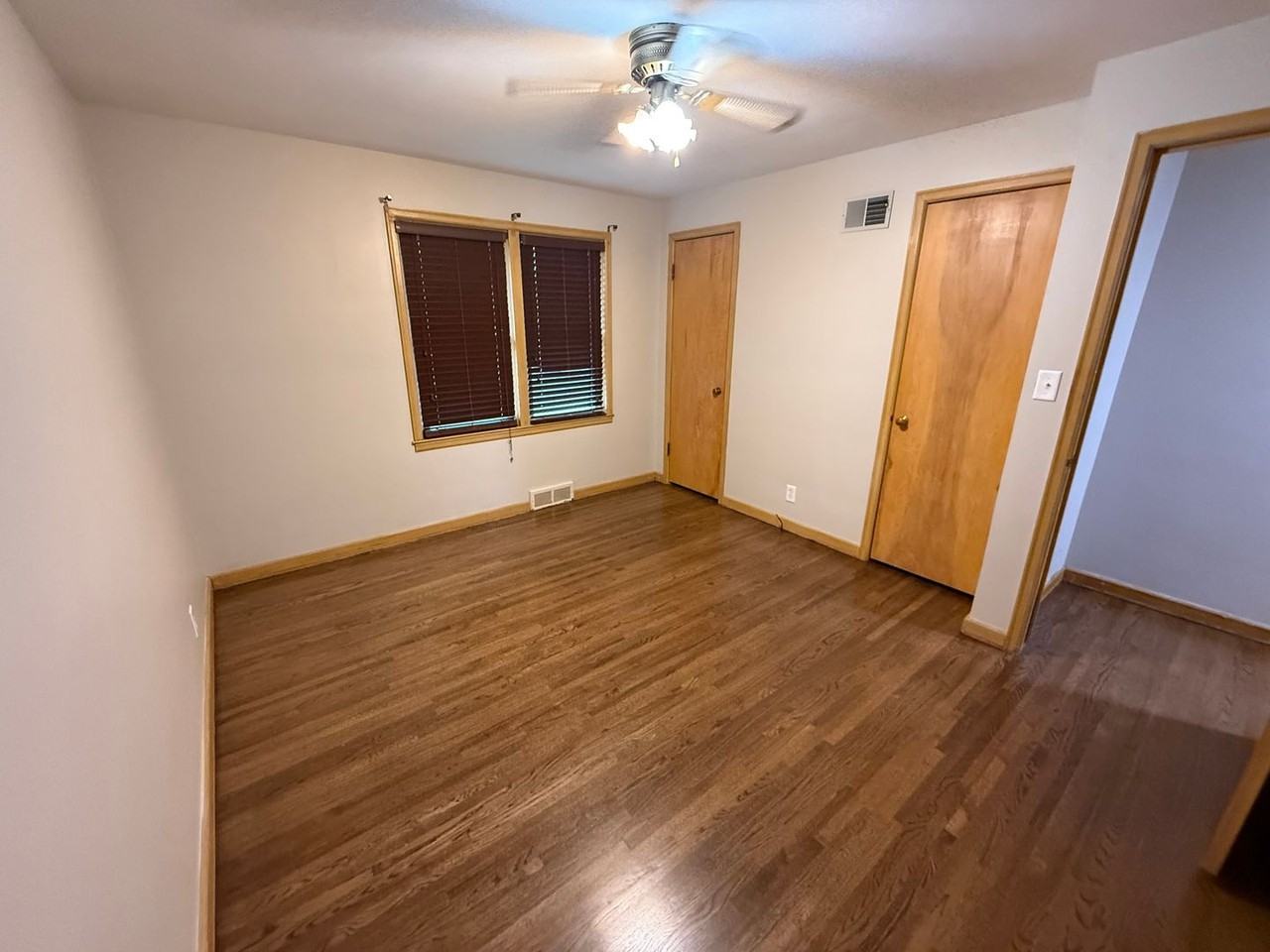 703 S 1st St - Photo 4 of 11