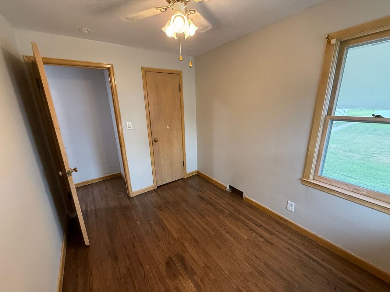 703 S 1st St - Photo 5 of 11