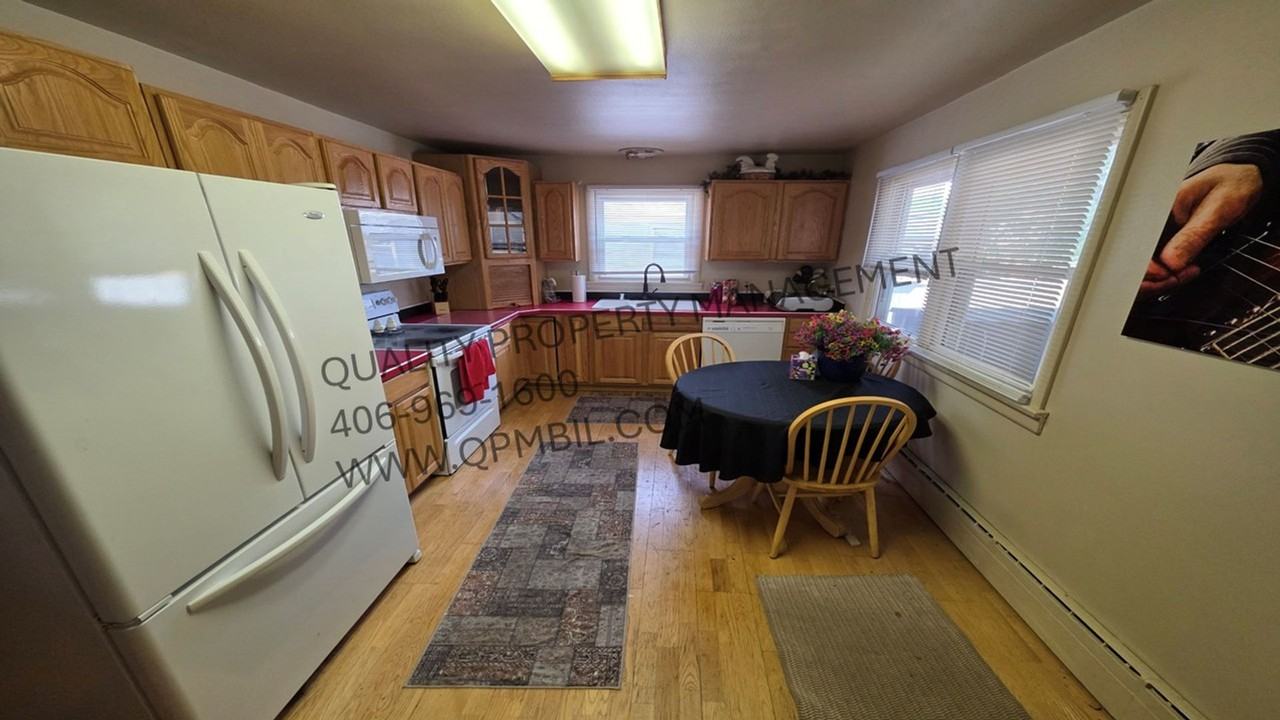 212 Grand Ave - Photo 2 of 11