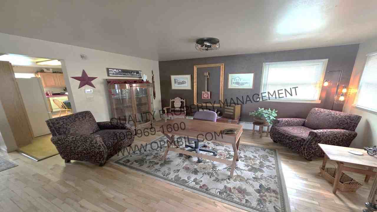212 Grand Ave - Photo 5 of 11