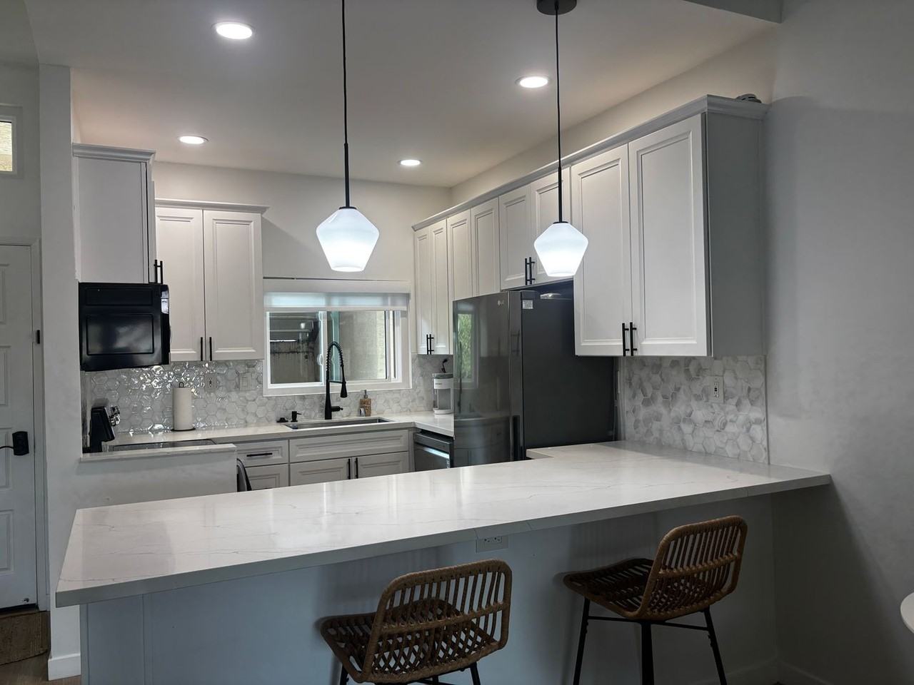 2872 Andover Ave - Photo 2 of 7