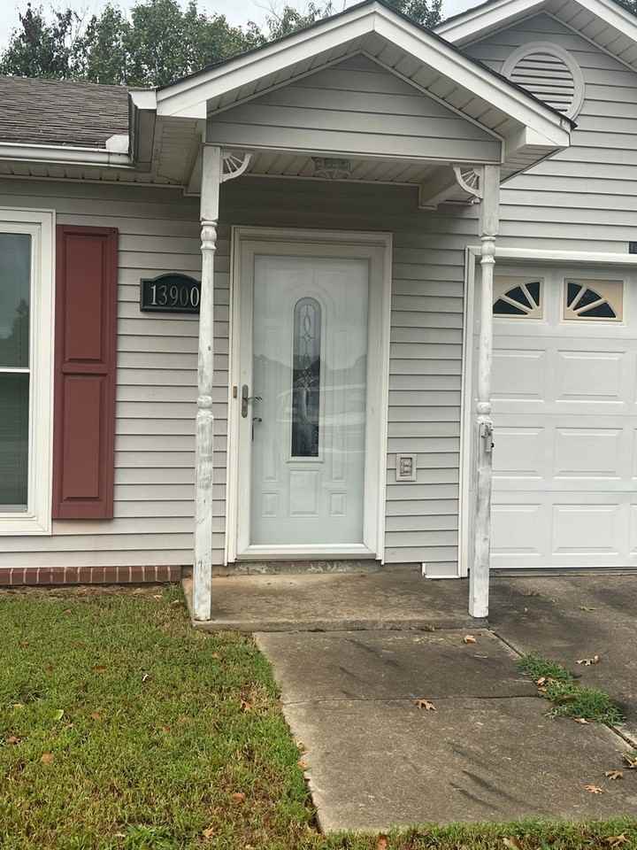 13900 Ridgecrest Dr - Photo 2 of 18