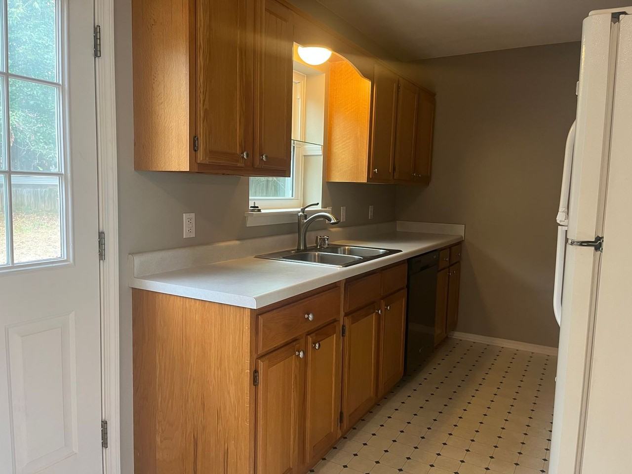 13900 Ridgecrest Dr - Photo 3 of 18