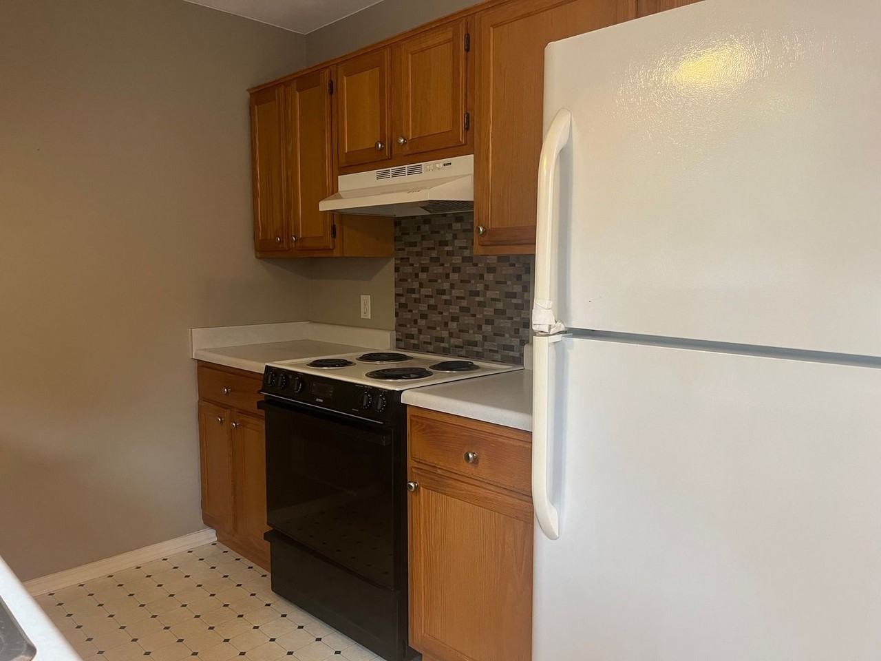 13900 Ridgecrest Dr - Photo 4 of 18