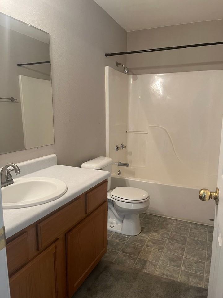 13900 Ridgecrest Dr - Photo 6 of 18
