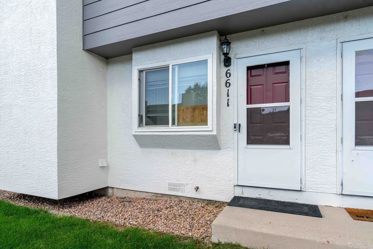 6611 Proud Eagle Ct - Photo 2 of 44