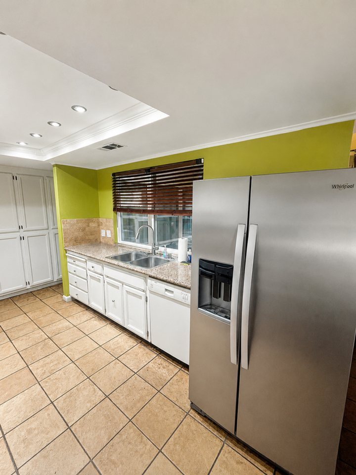 5786 N Woodson Ave - Photo 2 of 17