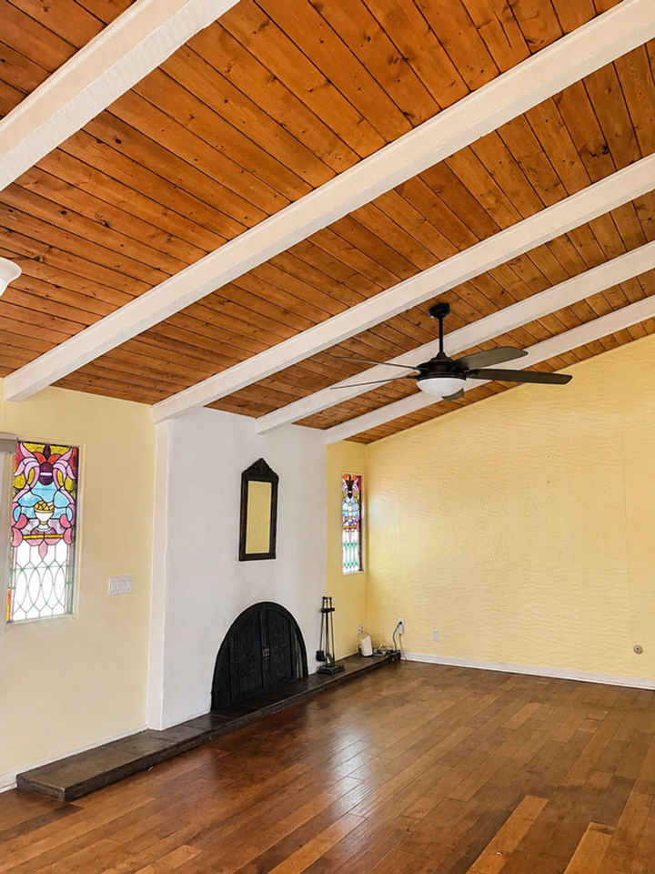 5786 N Woodson Ave - Photo 6 of 17