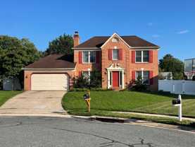 727 Macphail Ct S - Photo 1 of 1