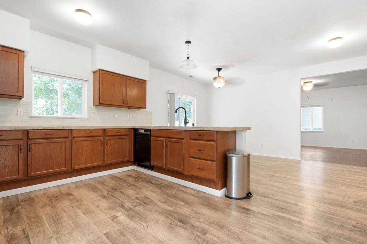 12018 61st Avenue Ct - Photo 6 of 28
