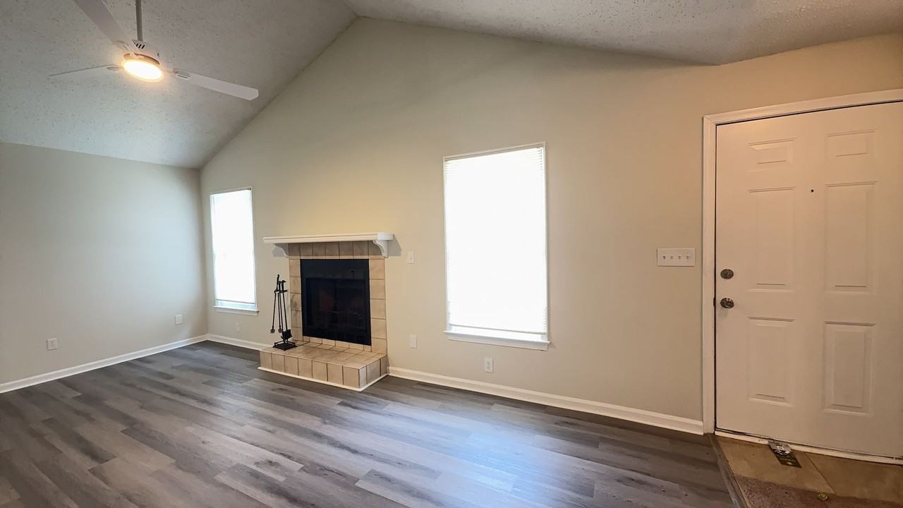 1158 Hillock Xing - Photo 4 of 16