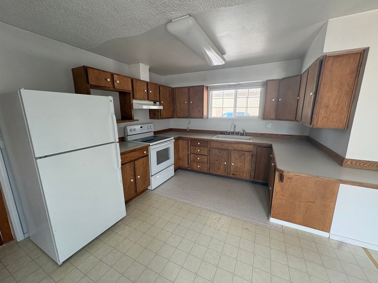 333 Sw 35th St - Photo 4 of 33