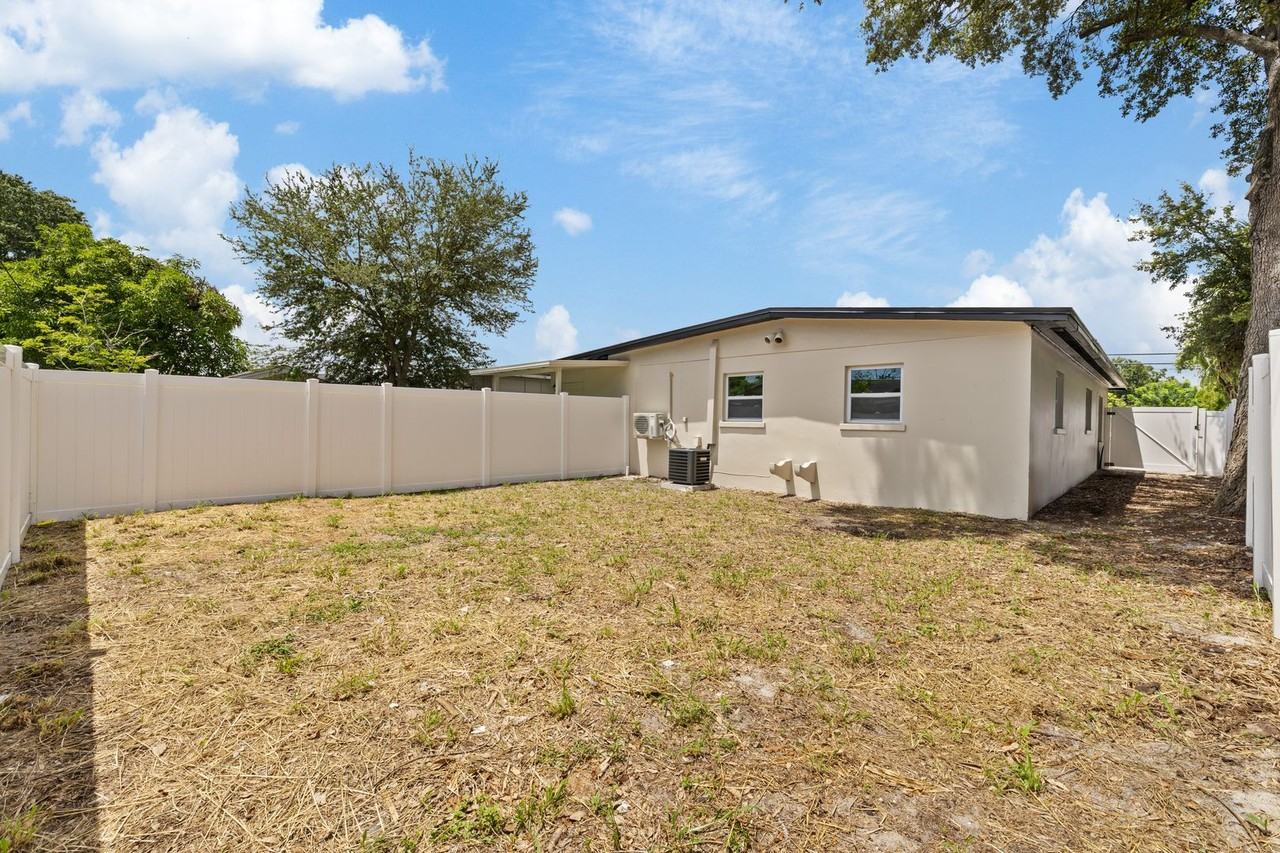 2706 W Tampa Bay Blvd - Photo 3 of 33
