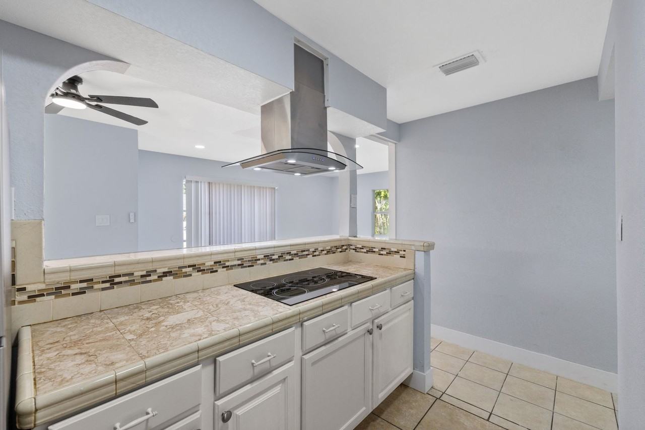 2706 W Tampa Bay Blvd - Photo 7 of 33