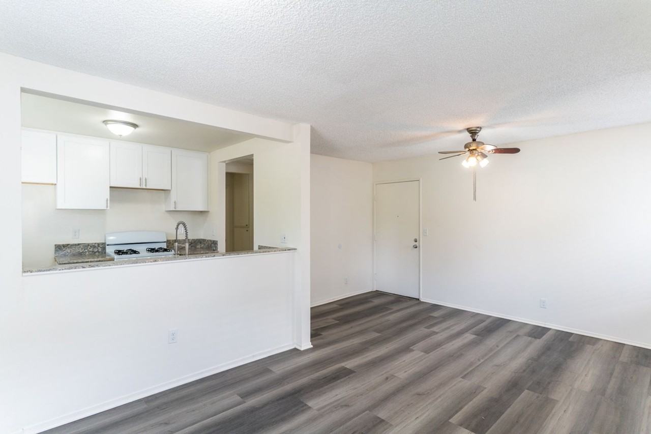 3210 Chapman St - Photo 5 of 12