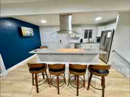 featured image of 1305 N Valentine St