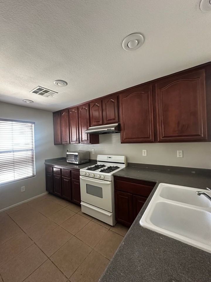 8879 First Lady Ave - Photo 3 of 13
