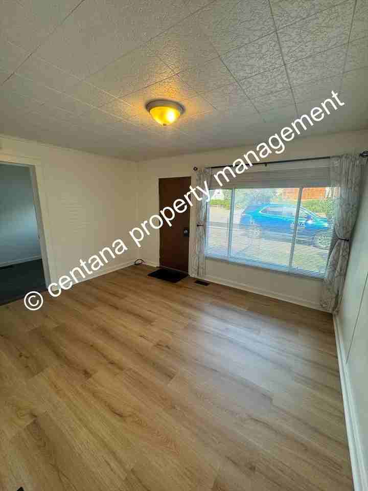 612 Illinois St - Photo 2 of 13