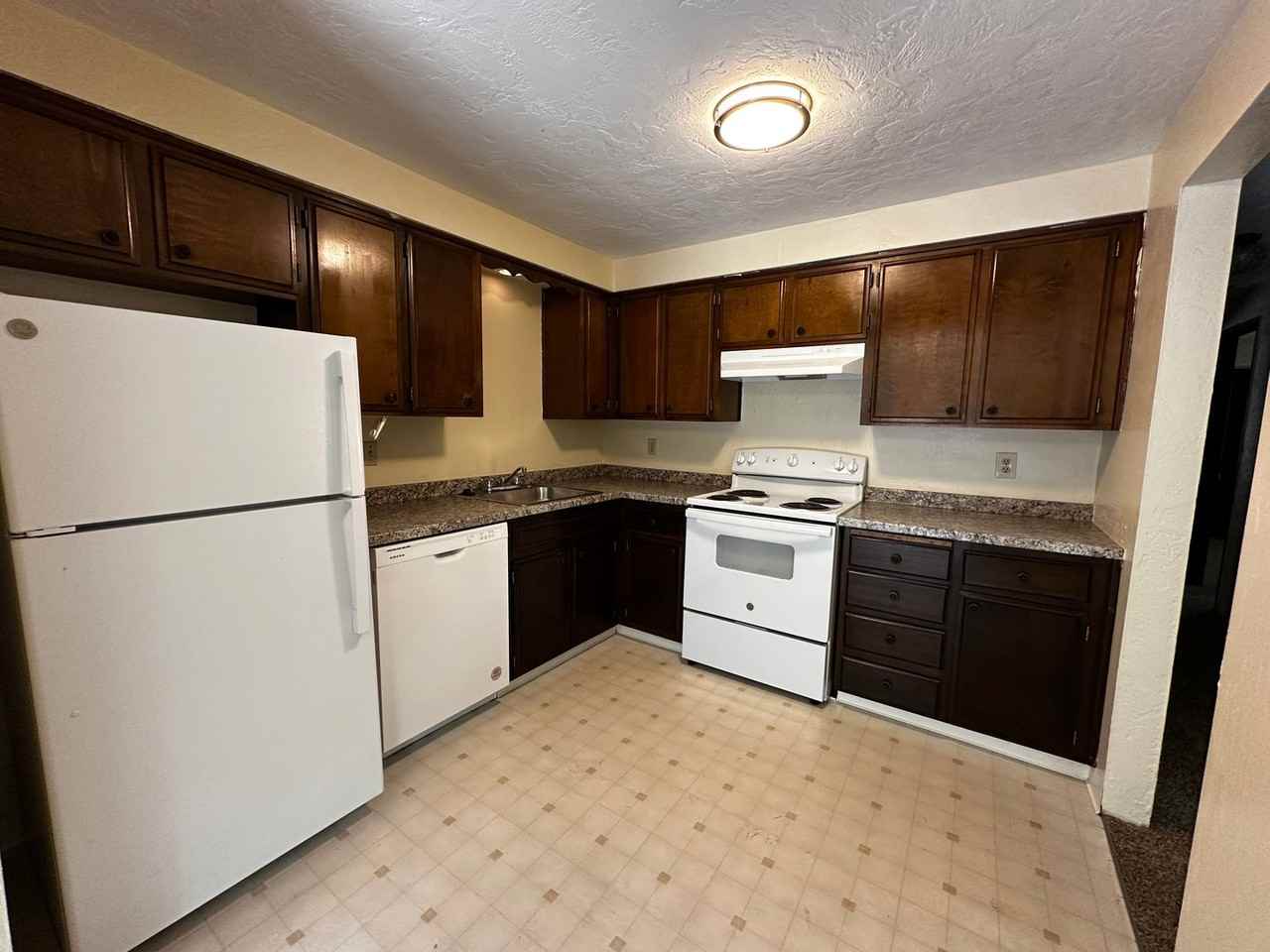 1770 Nw Forestgreen Ave - Photo 3 of 11
