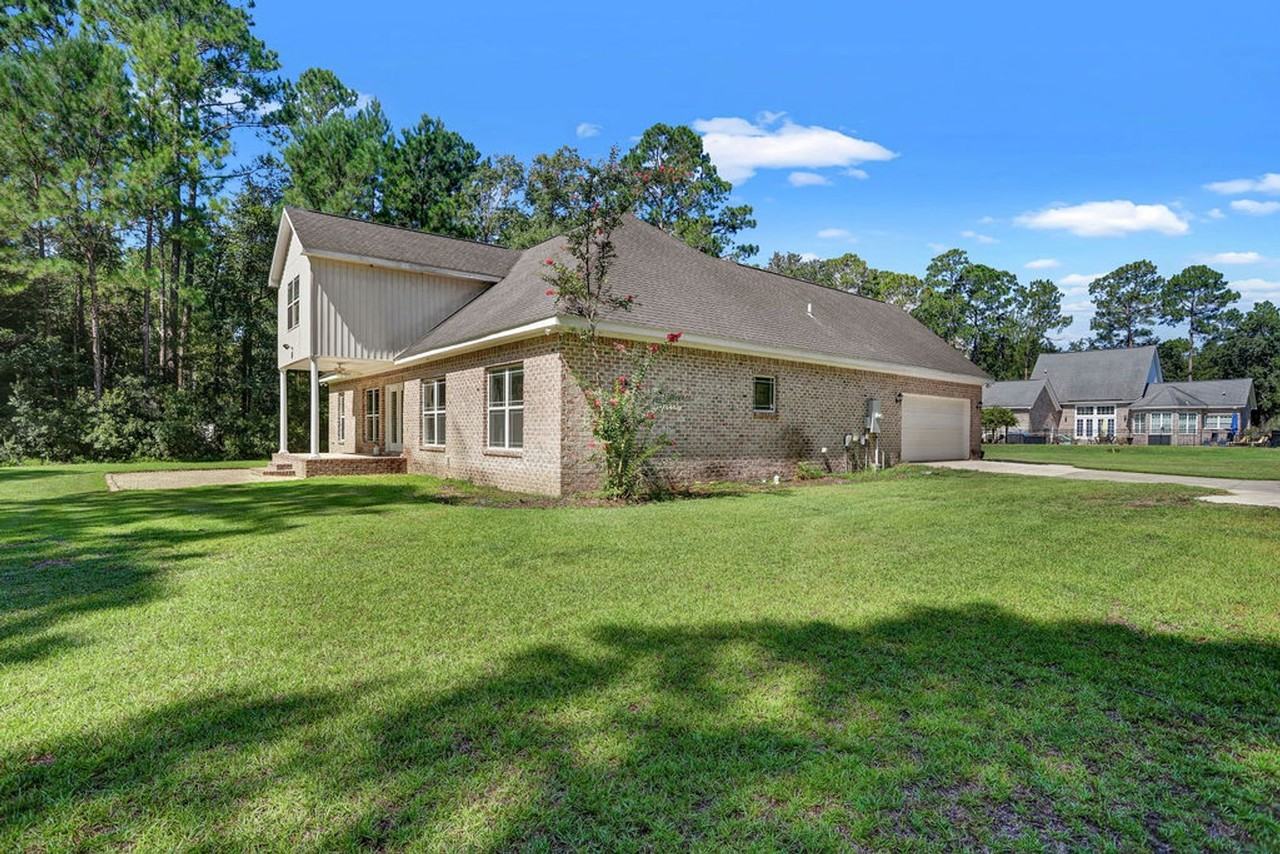 829 Nease Rd - Photo 3 of 40