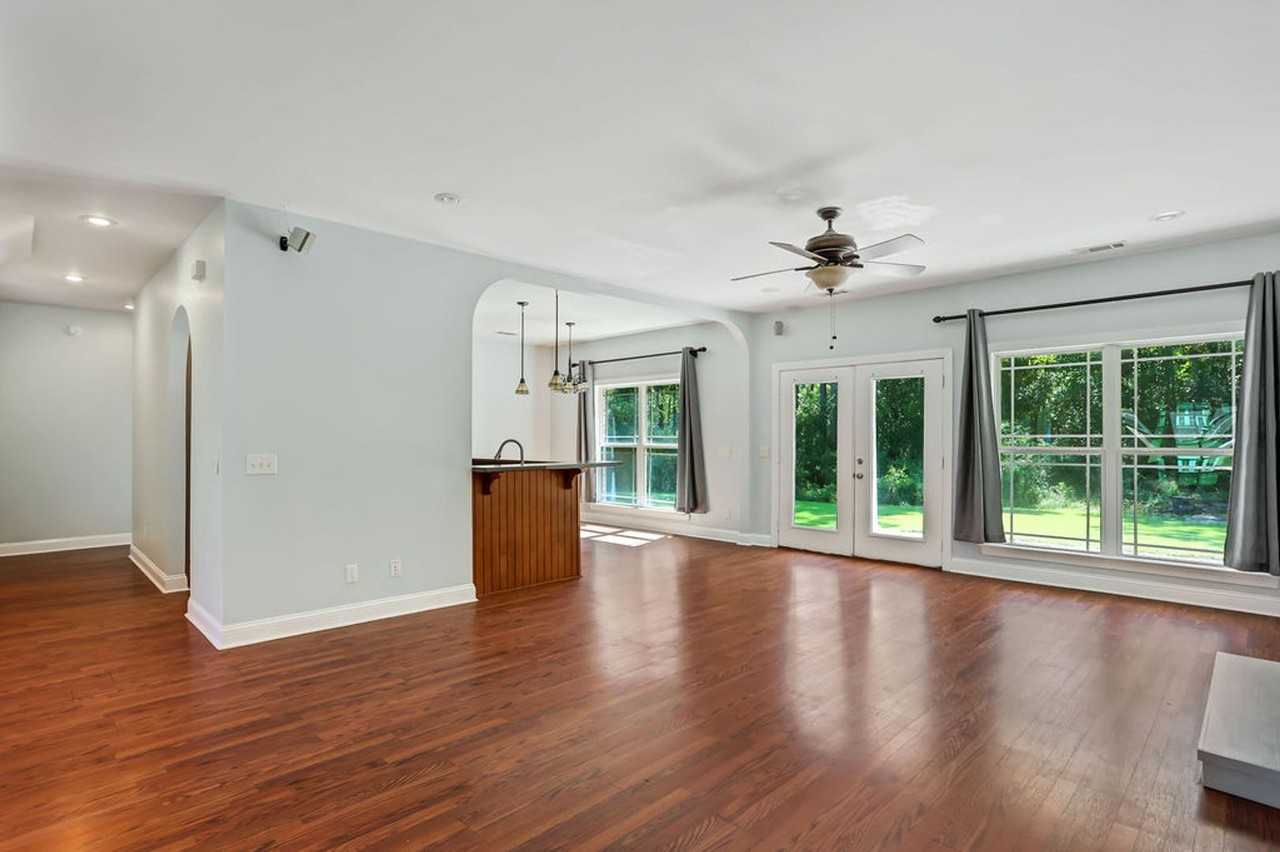 829 Nease Rd - Photo 7 of 40