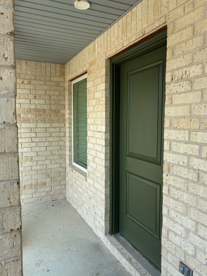 1406 Manor Ct - Photo 2 of 30