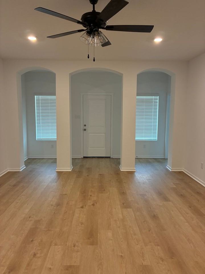 1406 Manor Ct - Photo 4 of 30