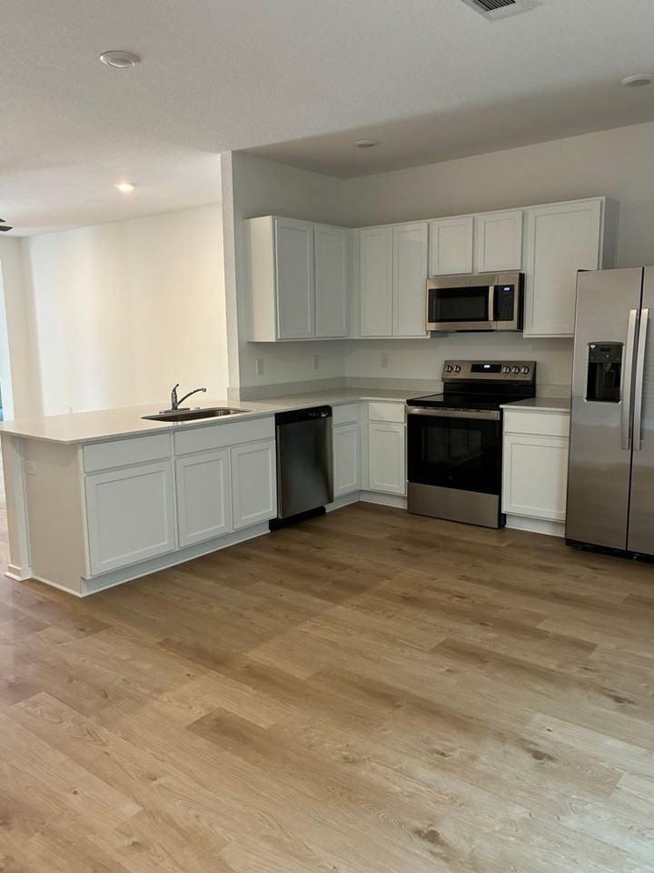 1406 Manor Ct - Photo 6 of 30