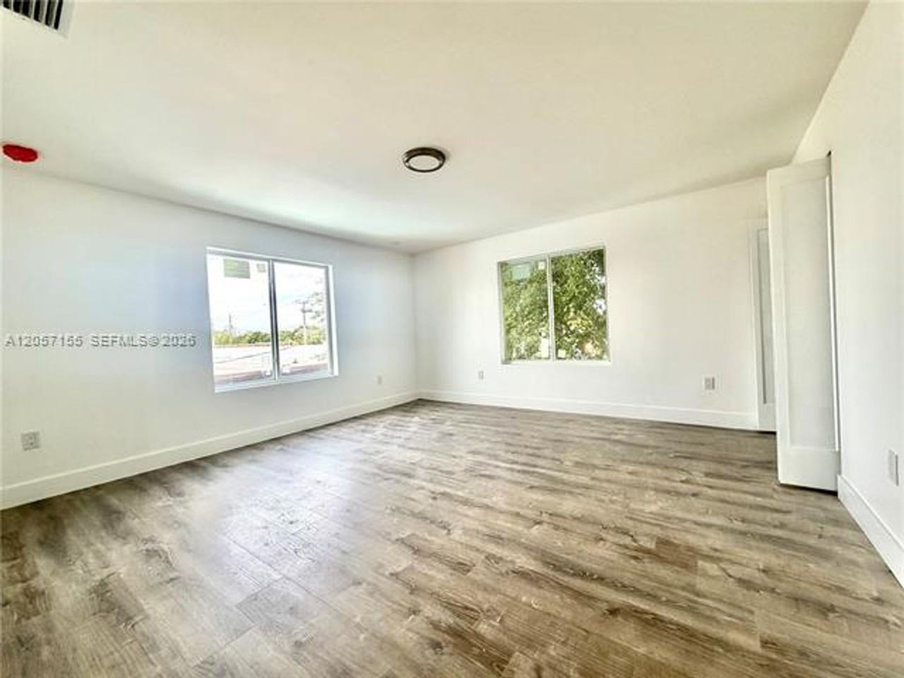 1629 1629 NW 40th St th 1 - Photo 5 of 14