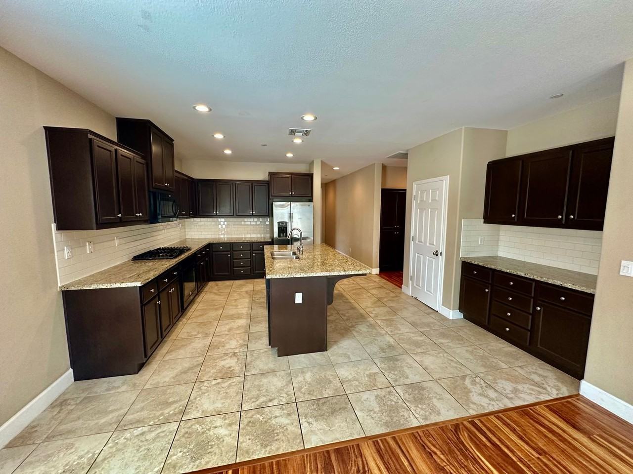 2487 N Mountainside Dr - Photo 3 of 19