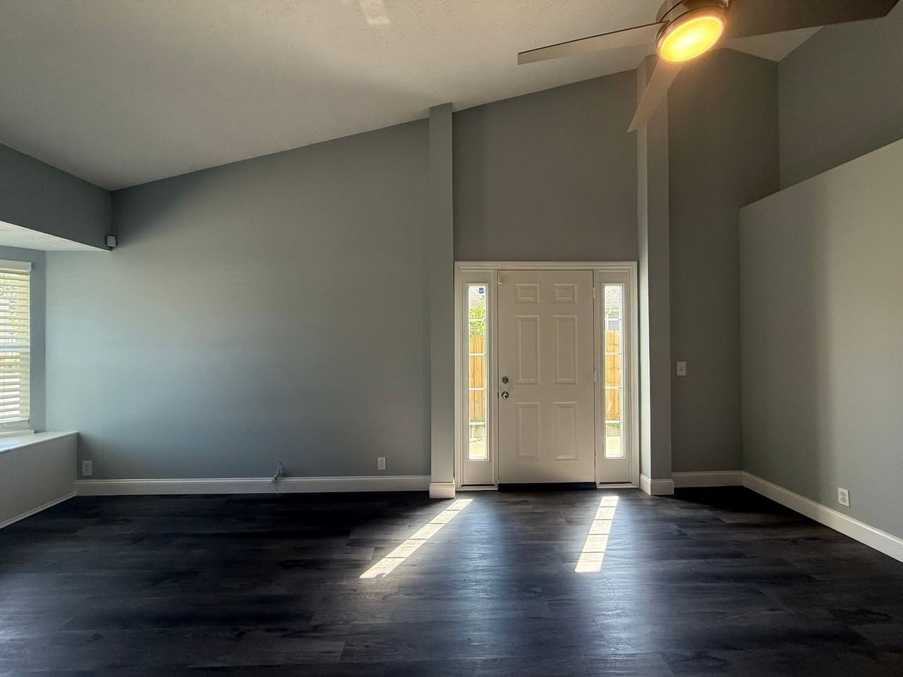 1105 Alandee St - Photo 4 of 25