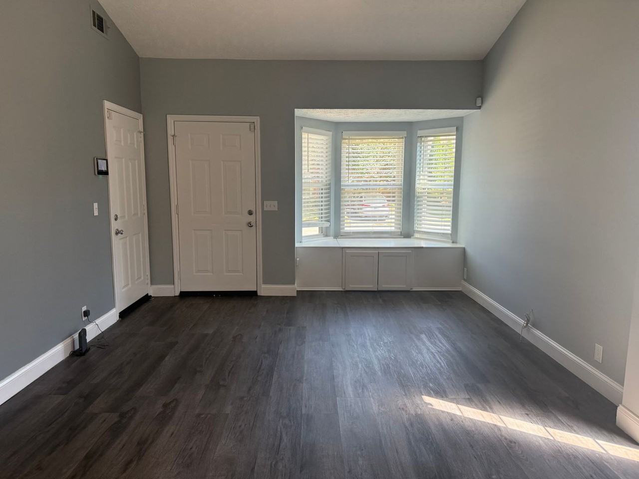 1105 Alandee St - Photo 5 of 25