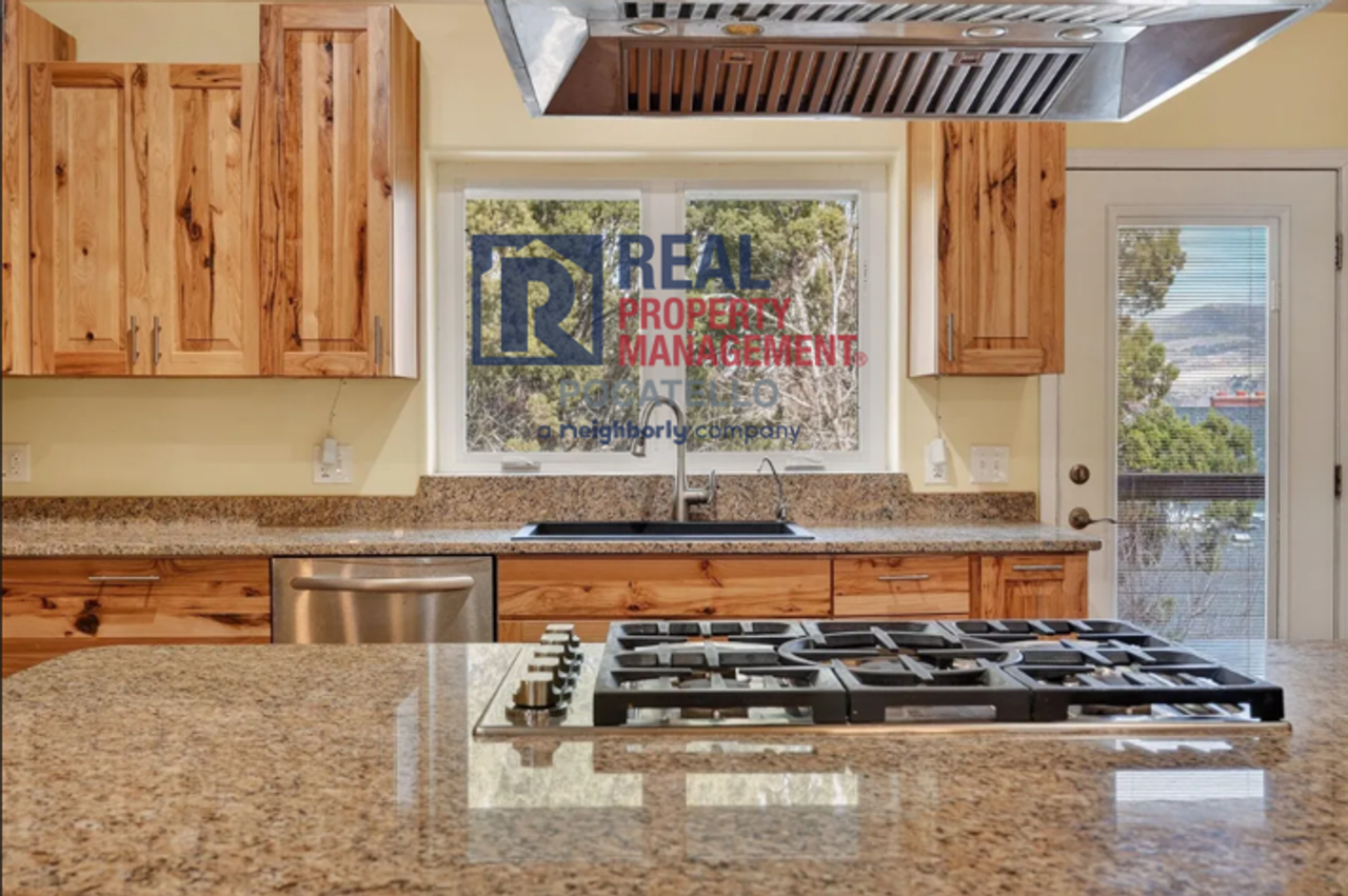 4210 Johnny Creek Rd - Photo 4 of 36