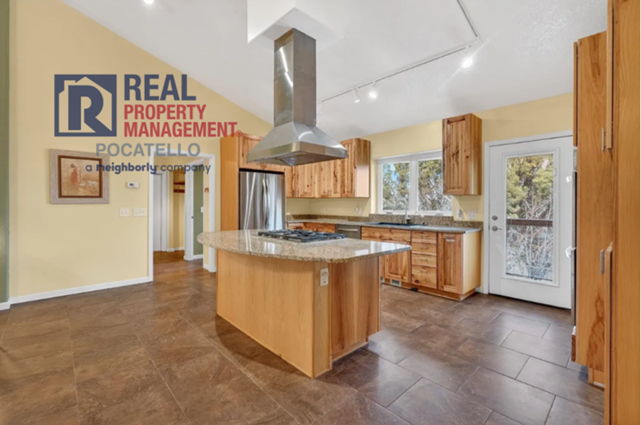 4210 Johnny Creek Rd - Photo 6 of 36