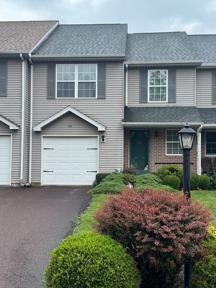 142 Bartlett Ct - Photo 2 of 20