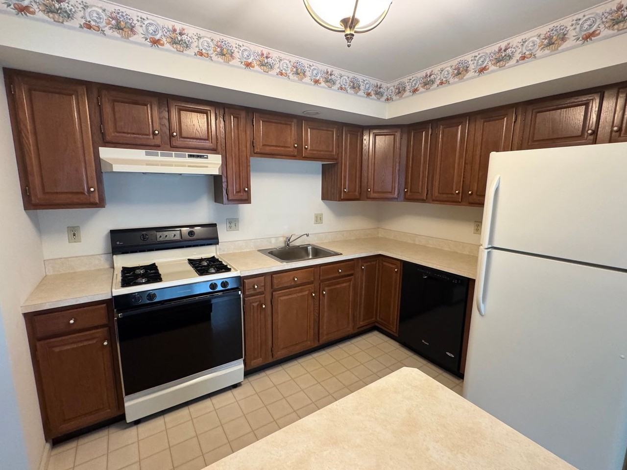 142 Bartlett Ct - Photo 5 of 20