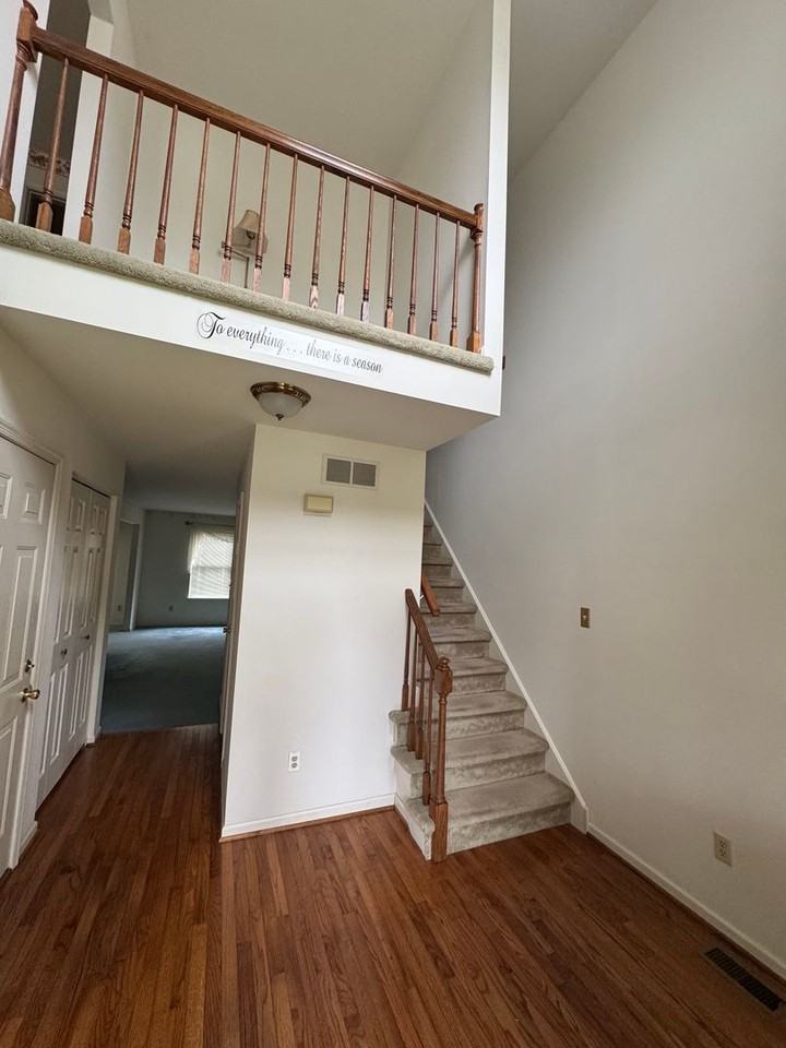 142 Bartlett Ct - Photo 6 of 20