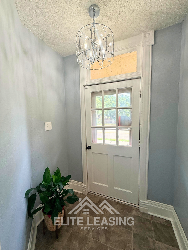 1223 Ne Seward Ave - Photo 2 of 12