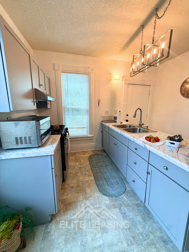 1223 Ne Seward Ave - Photo 7 of 12