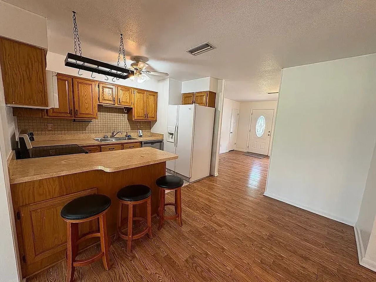 3839 Ne 5th St - Photo 2 of 17