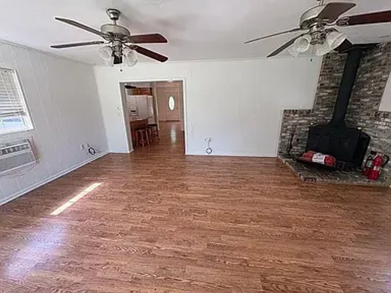 3839 Ne 5th St - Photo 4 of 17