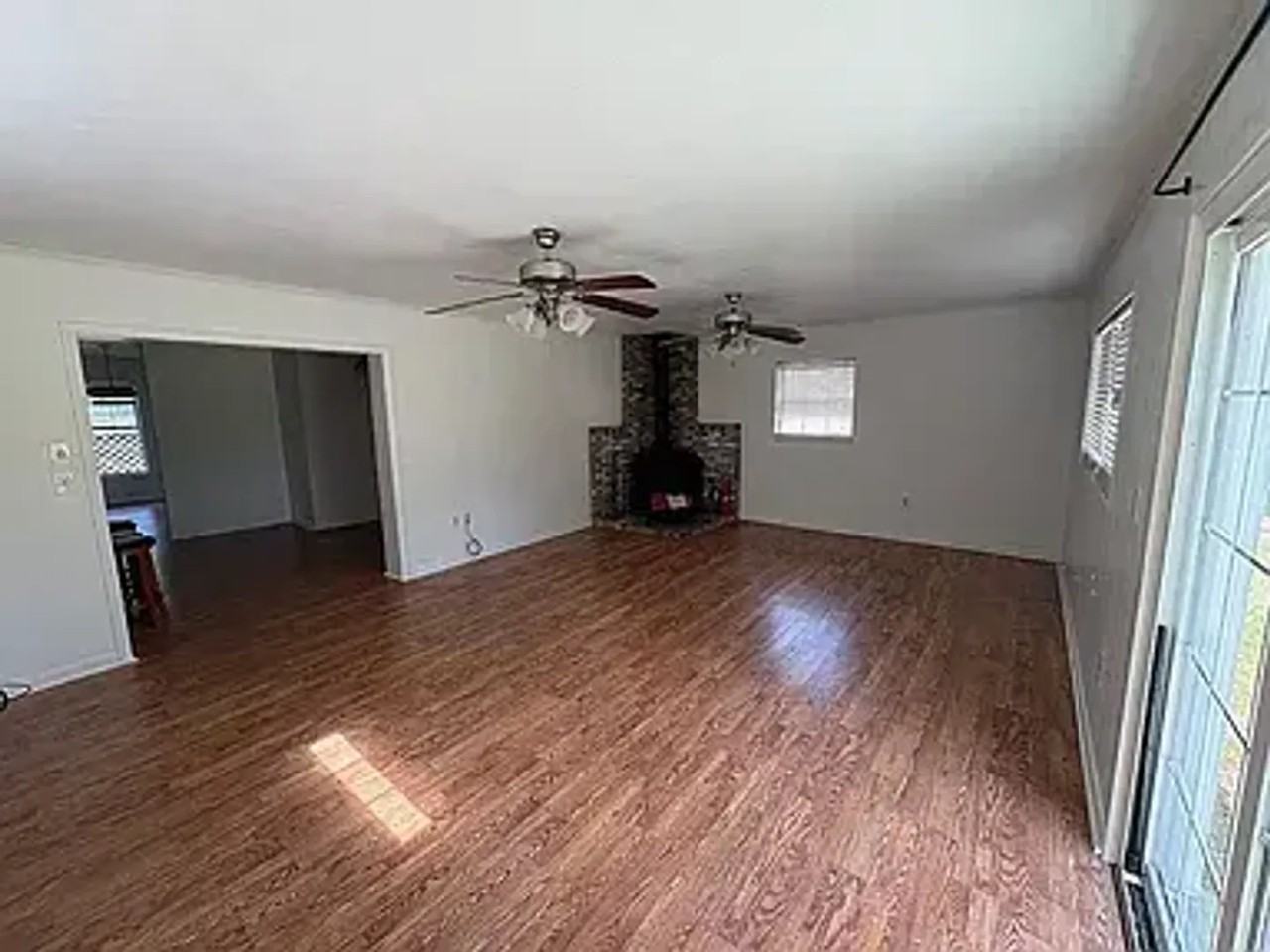3839 Ne 5th St - Photo 5 of 17