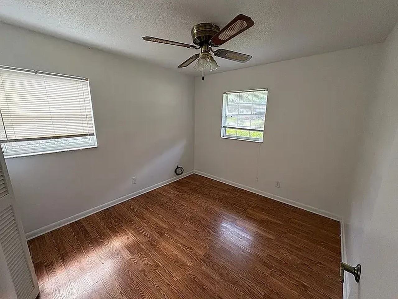 3839 Ne 5th St - Photo 6 of 17