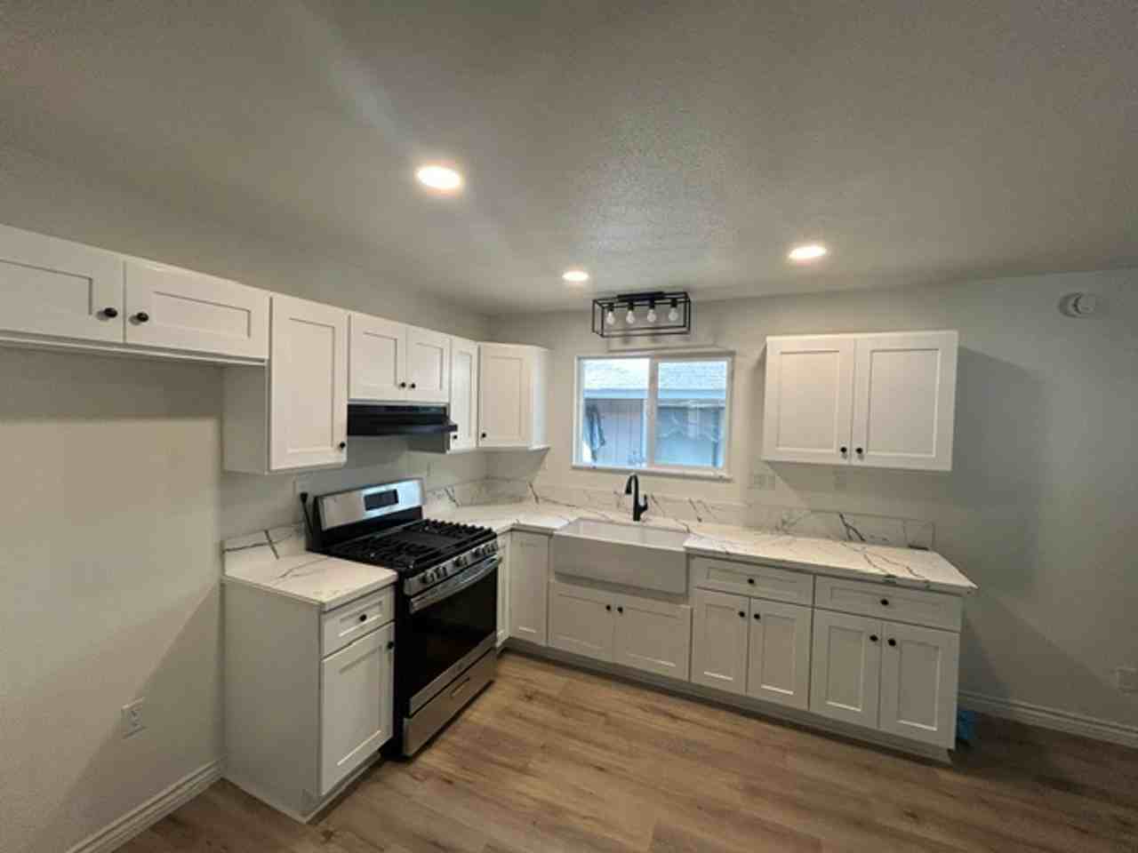 448 Victoria Ln - Photo 4 of 10
