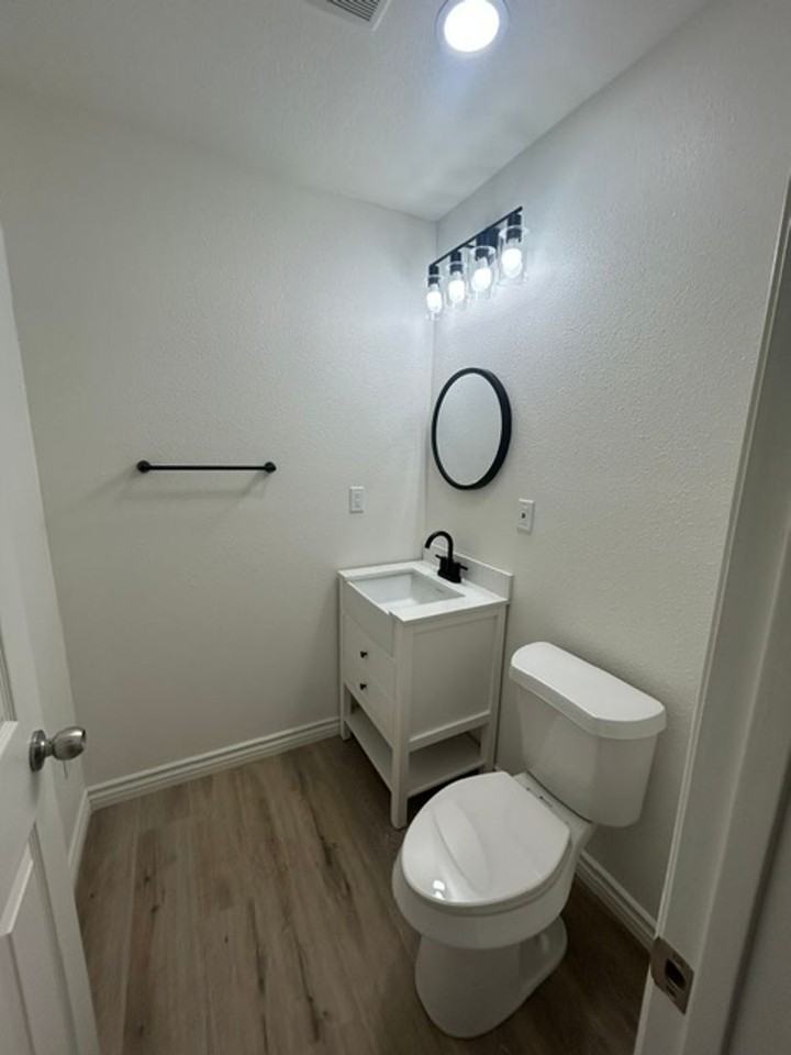 448 Victoria Ln - Photo 5 of 10