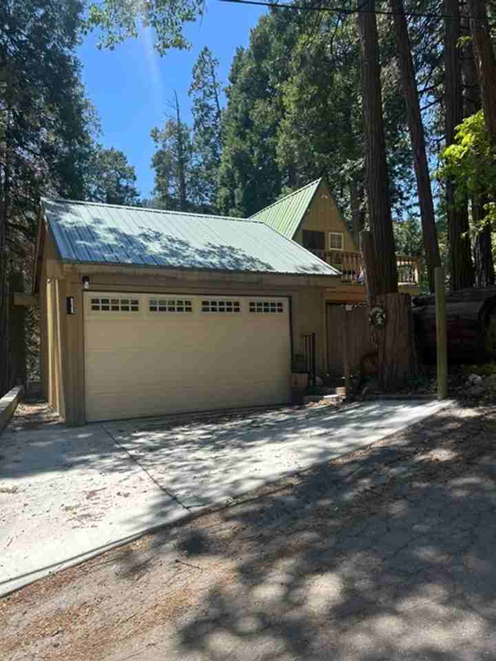 10905 Elm Dr - Photo 2 of 20