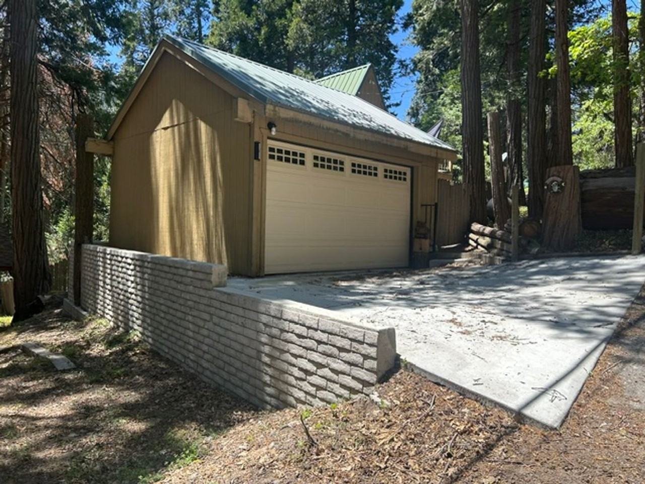 10905 Elm Dr - Photo 3 of 20