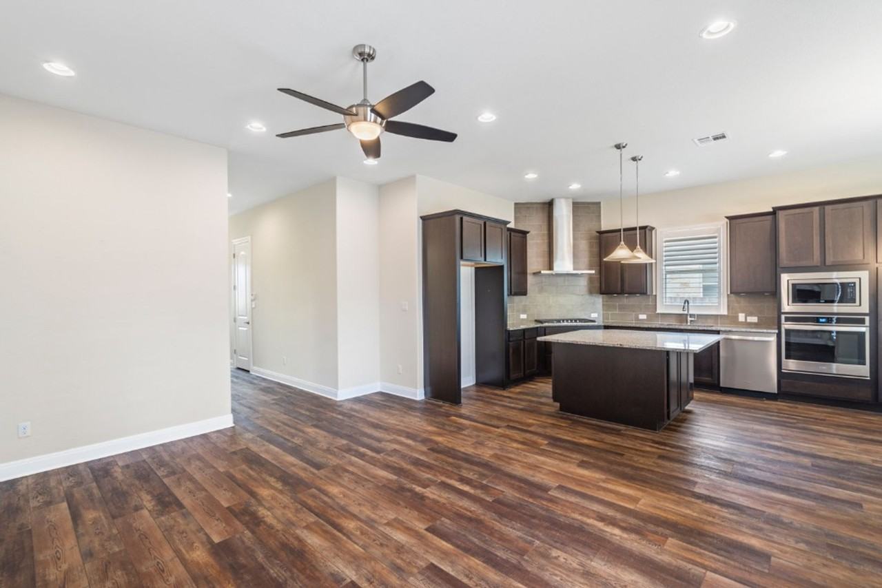 3805 Wales Ct - Photo 6 of 28