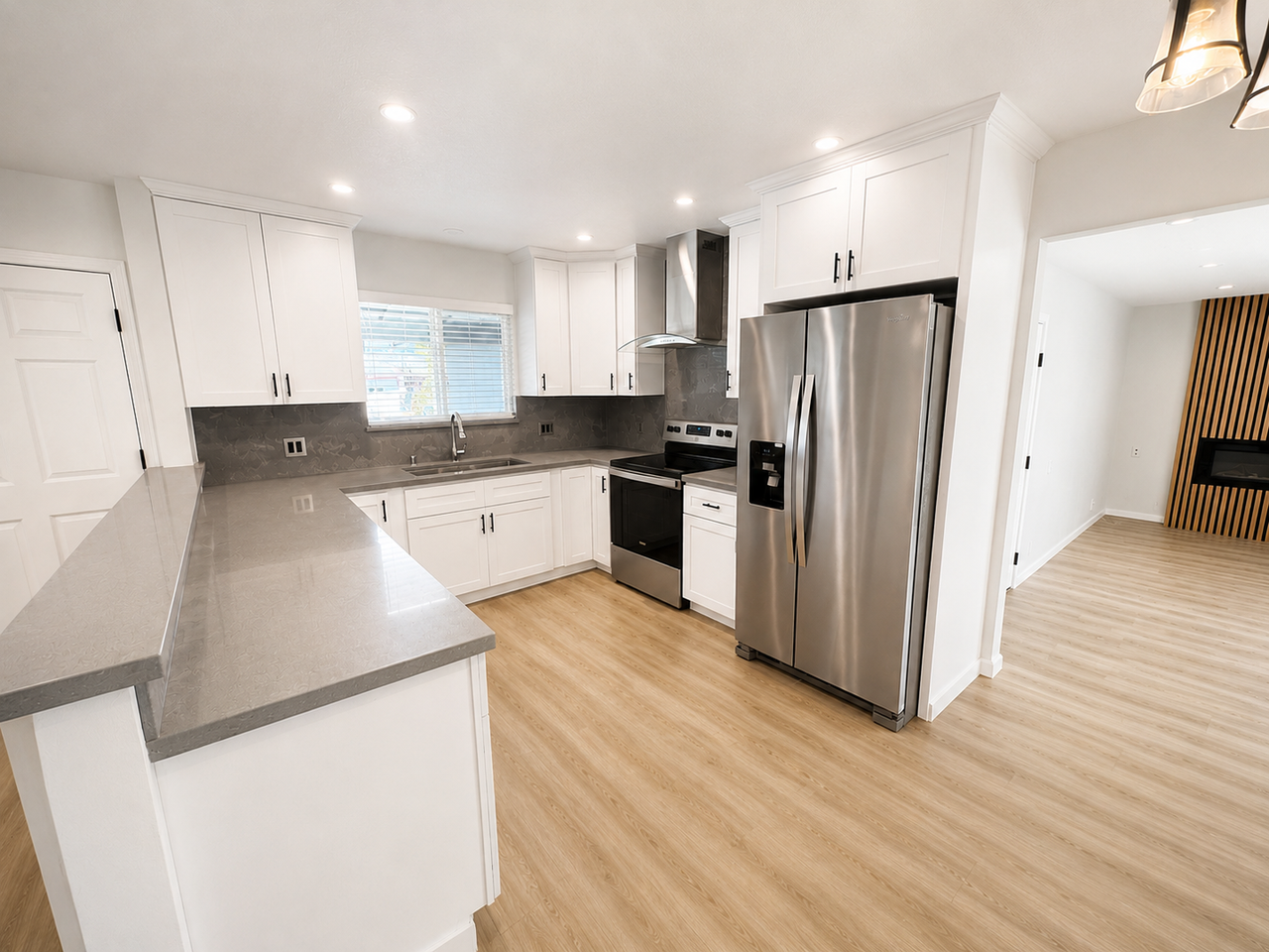 888 Leith Ave - Photo 2 of 16